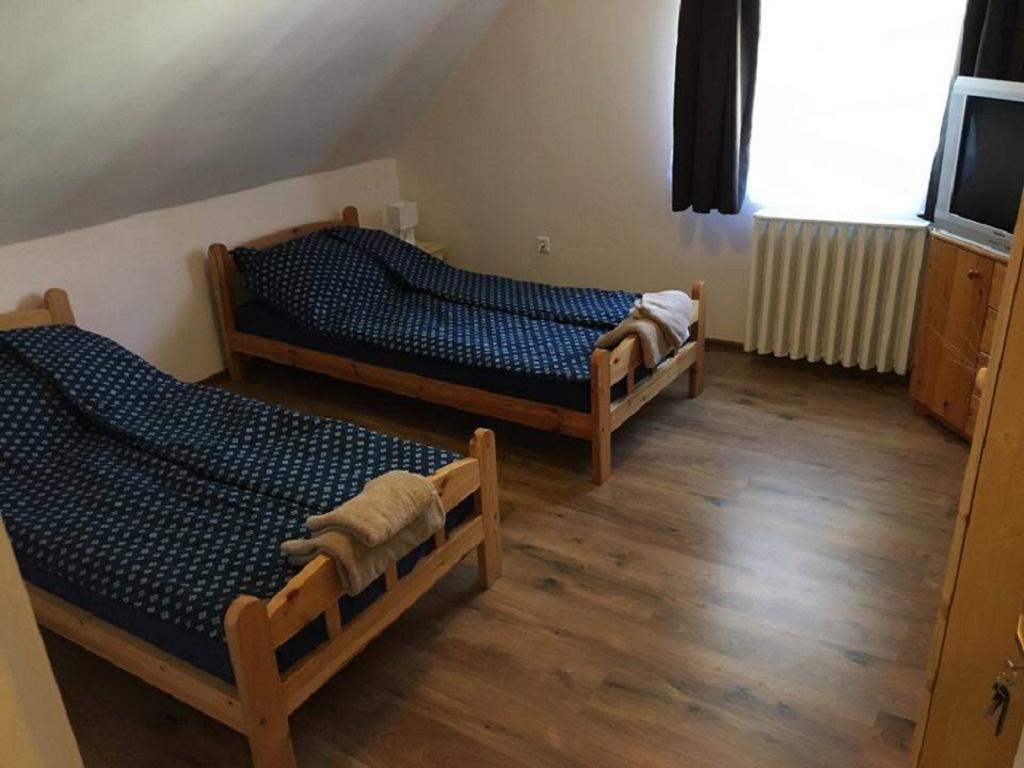 Fitt Maganszallashely Sásd Exteriér fotografie